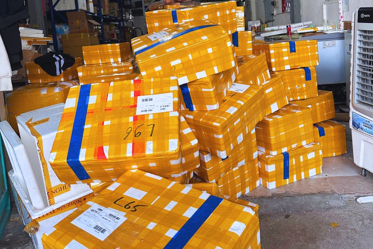 woexpress van chuyen hang hoa quoc te 3