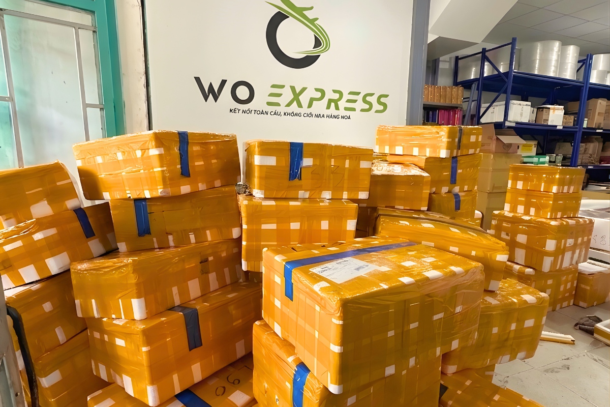 woexpress van chuyen hang hoa quoc te 4